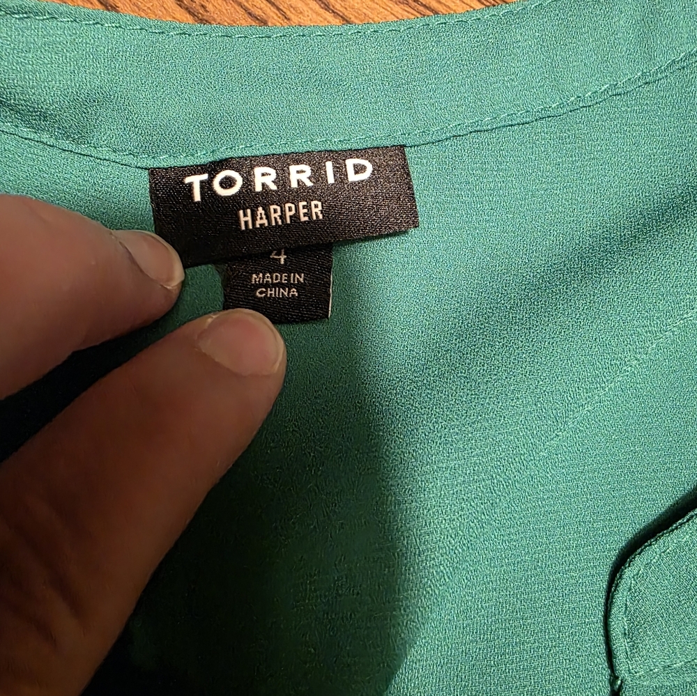 Torrid Green Short Sleeve Flowy Plus Size 4 Top - Picture 6 of 9